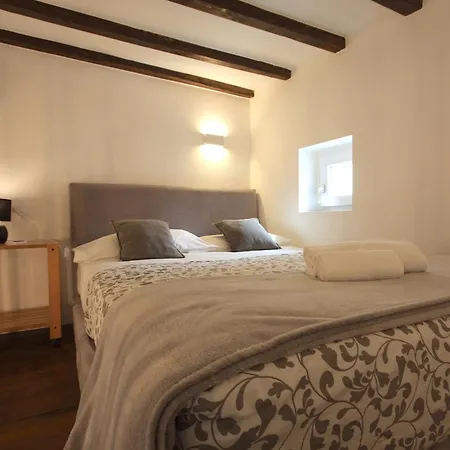 Navona Terrace 2br House Rome